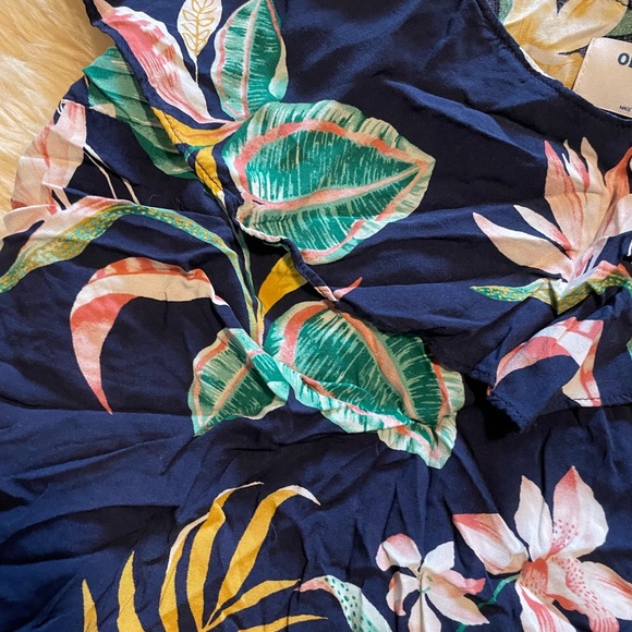 Old navy tank top - Picture 3 of 3